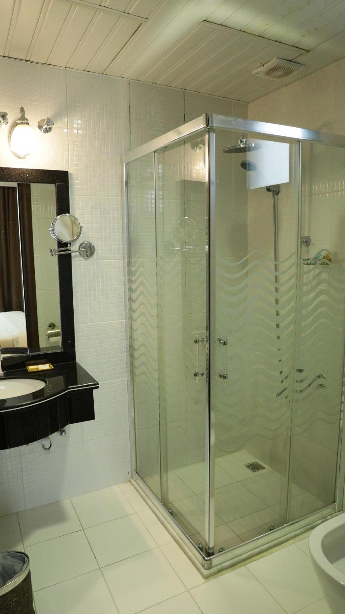 Laguna Hotel Suites Kuwait City Exteriör bild