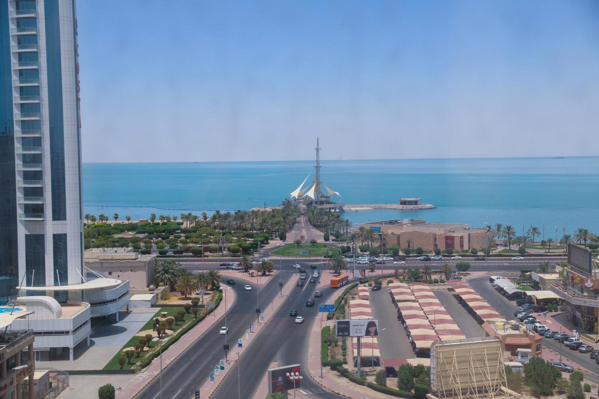 Laguna Hotel Suites Kuwait City Exteriör bild