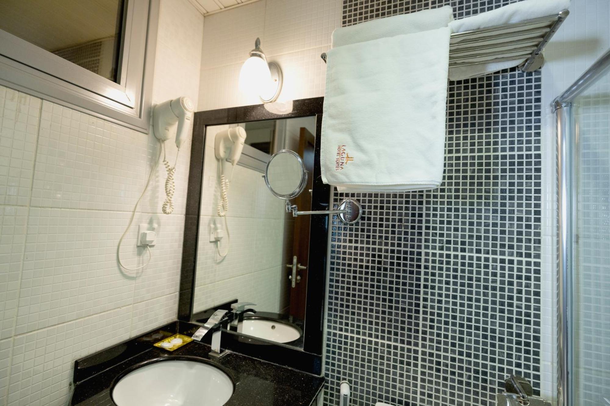 Laguna Hotel Suites Kuwait City Exteriör bild
